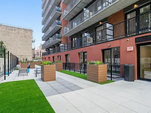 931 Carroll Street image 12 of 13