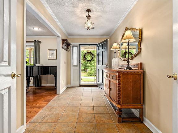 4th image of 503 Winterburn Ave
