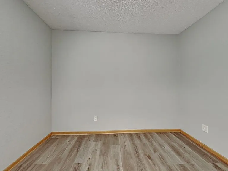 400 NW Woodbury Dr — Photo 18
