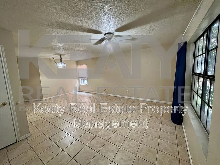 409 Scotsdale St #B — Photo 7