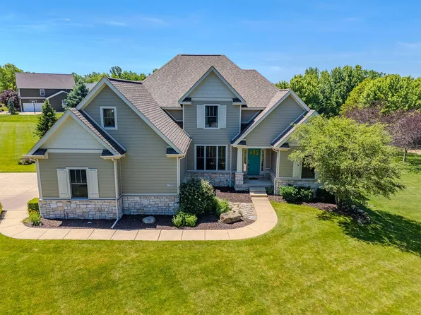 710 Troon Dr, Valparaiso, IN 46383