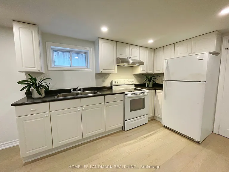 81 Celestine Dr #LOWER — Photo 5