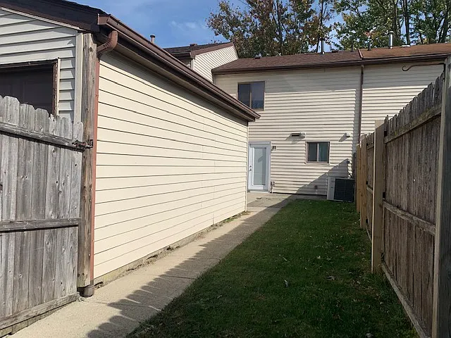 1412 Bairstow Ct — Photo 3