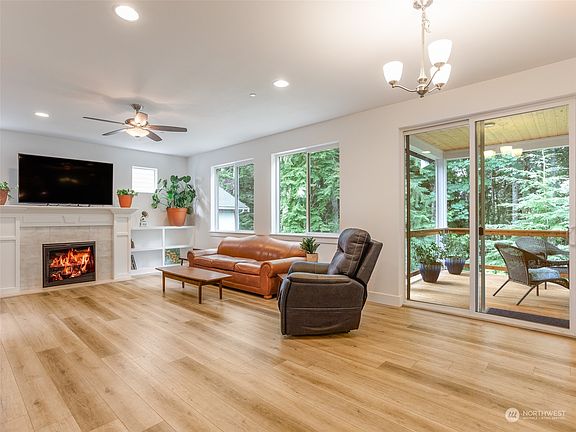 4th image of 7620 Deschutes Woods Court SE