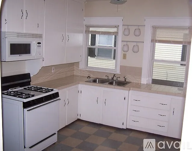 80 Pawtuxet Ave — Photo 2