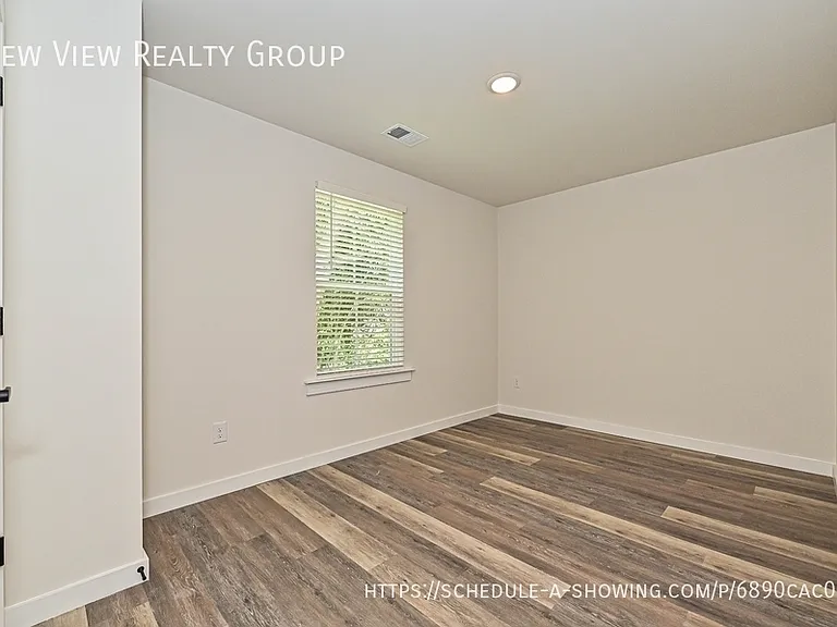 502 12th Ave NE — Photo 21
