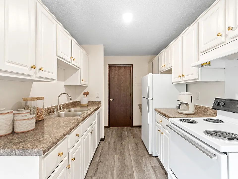 Welcome to Como Park Apartments, where modern living meets comfort. This spacious kitchen features elegant cabinetry and updated appliances, perfect for culinary enthusiasts. Come see how you can elevate your lifestyle today! Schedule a tour now!