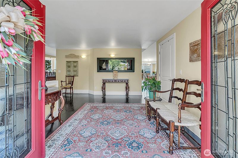 3rd image of 6203 Watchtower Road NE