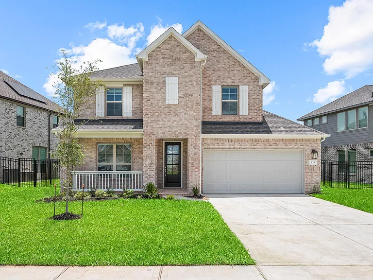 832 Sarasota Shore Dr — Photo 1