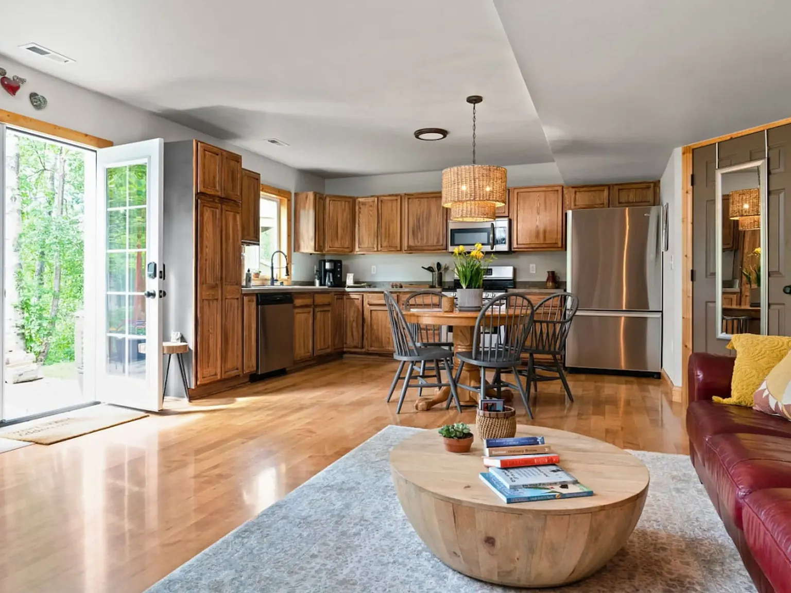 1 bed, 800 sqft, $1,900 — Photo 2