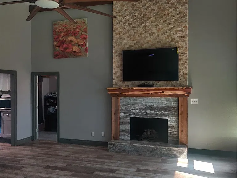 644 Durham Dr — Photo 5