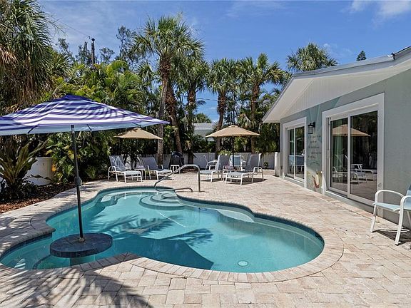 2nd image of 110 Palm Ave