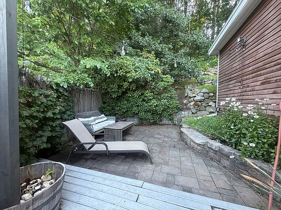 3rd image of 36 Cobbetts Pond Rd