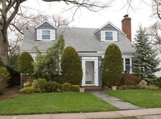 89 Hampshire Rd, Rockville Centre, NY 11570