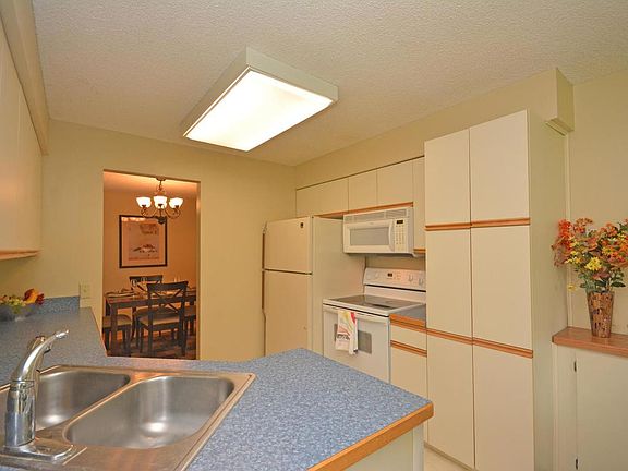 2nd image of 7 Crusader Ave E APT D