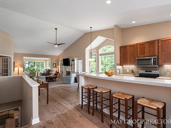 3rd image of 2845 Willow Lane Ct NE