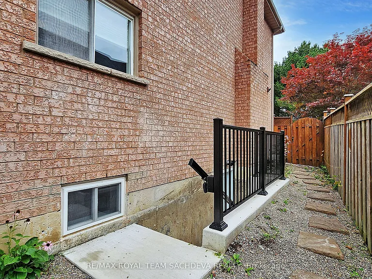 36 Kennett Dr — Photo 21