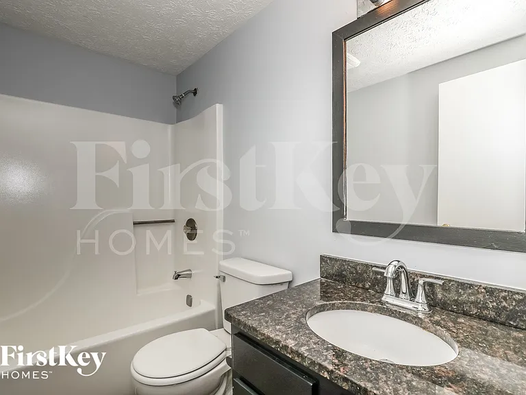 4638 N Richardt Ave — Photo 14