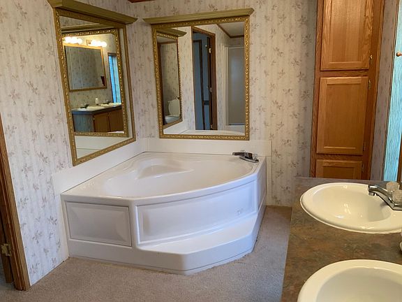 MASTER BATH TUB