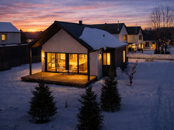36 Carra Drs #Pionniares, Bromont, QC J2L 0T3