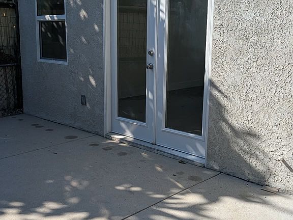 5th image of 322 N Beachwood Dr