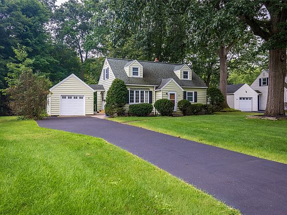 2nd image of 9 Brewster Ln