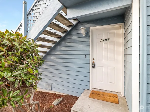 537 NE Ellis Way #D101, Oak Harbor, WA 98277