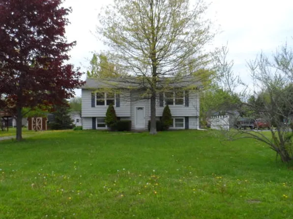 22042 Crimson Dr, Meadville, PA 16335