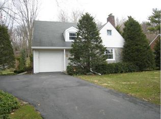 907 Valley Rd, Lancaster, PA 17601