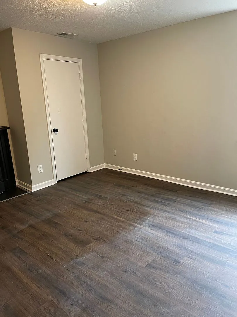 Newly Renovated 2 Bedroom House in Shelby Park — Photo 3