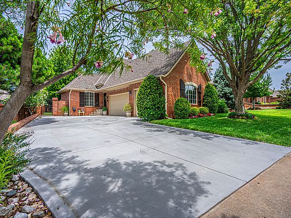 3rd image of 8105 NW 128th Pl