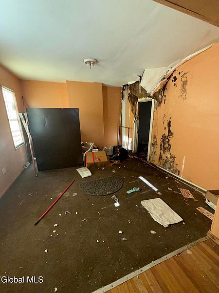 3rd image of 13 Albany Street