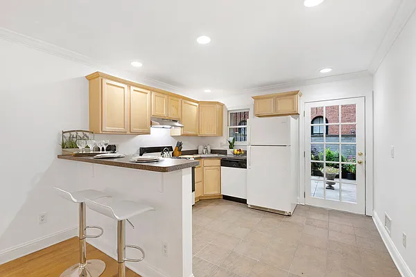 Sold by Nestseekers | media 3