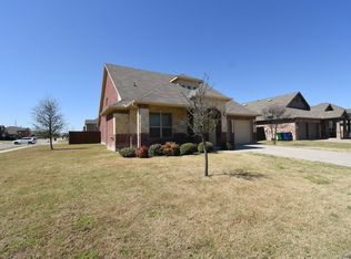 201 Plantation Dr, Waxahachie, TX 75165