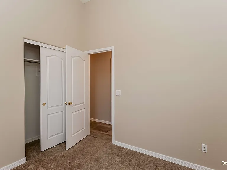 2033 W Green Tree Dr — Photo 12