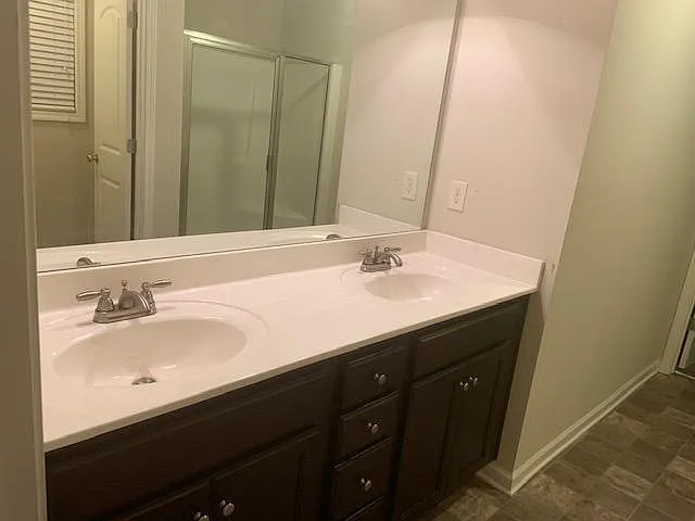 910 Walnut Woods Dr — Photo 7
