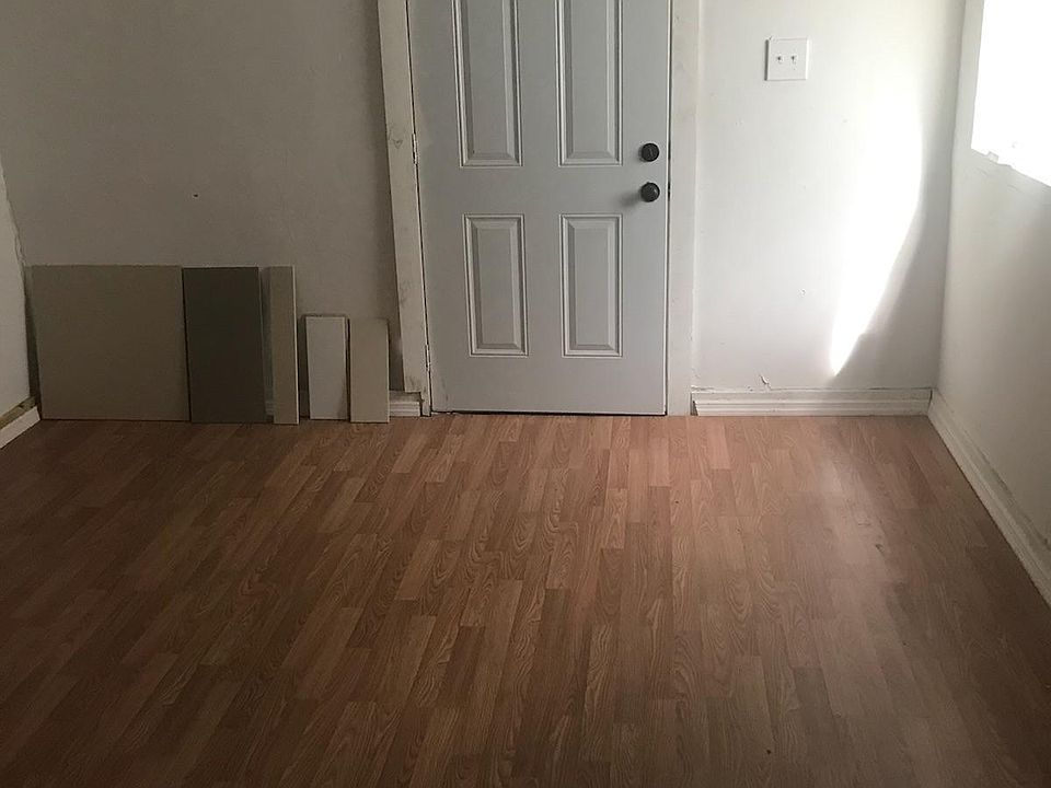 2nd image of 428 Sunshine St
