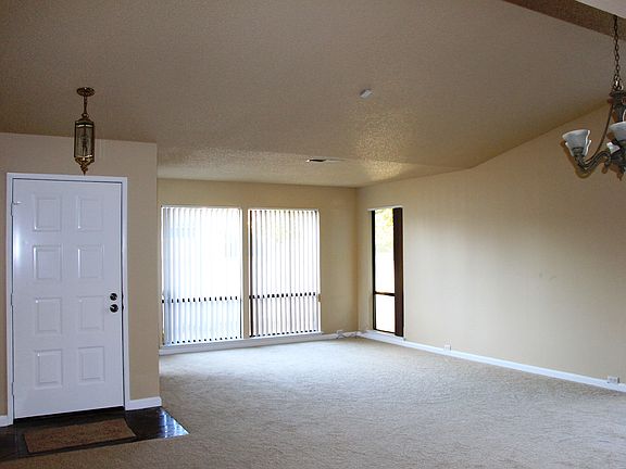 3rd image of 8130 Darien Cir
