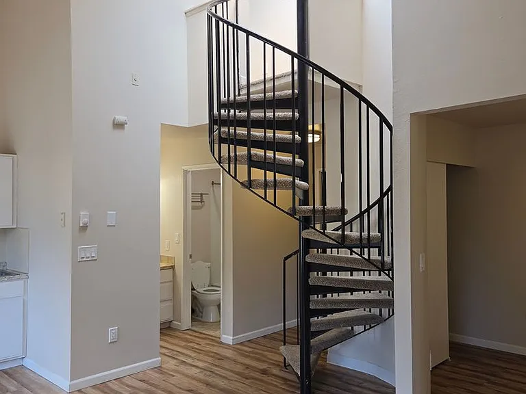 First Hill Apartments — Photo 22