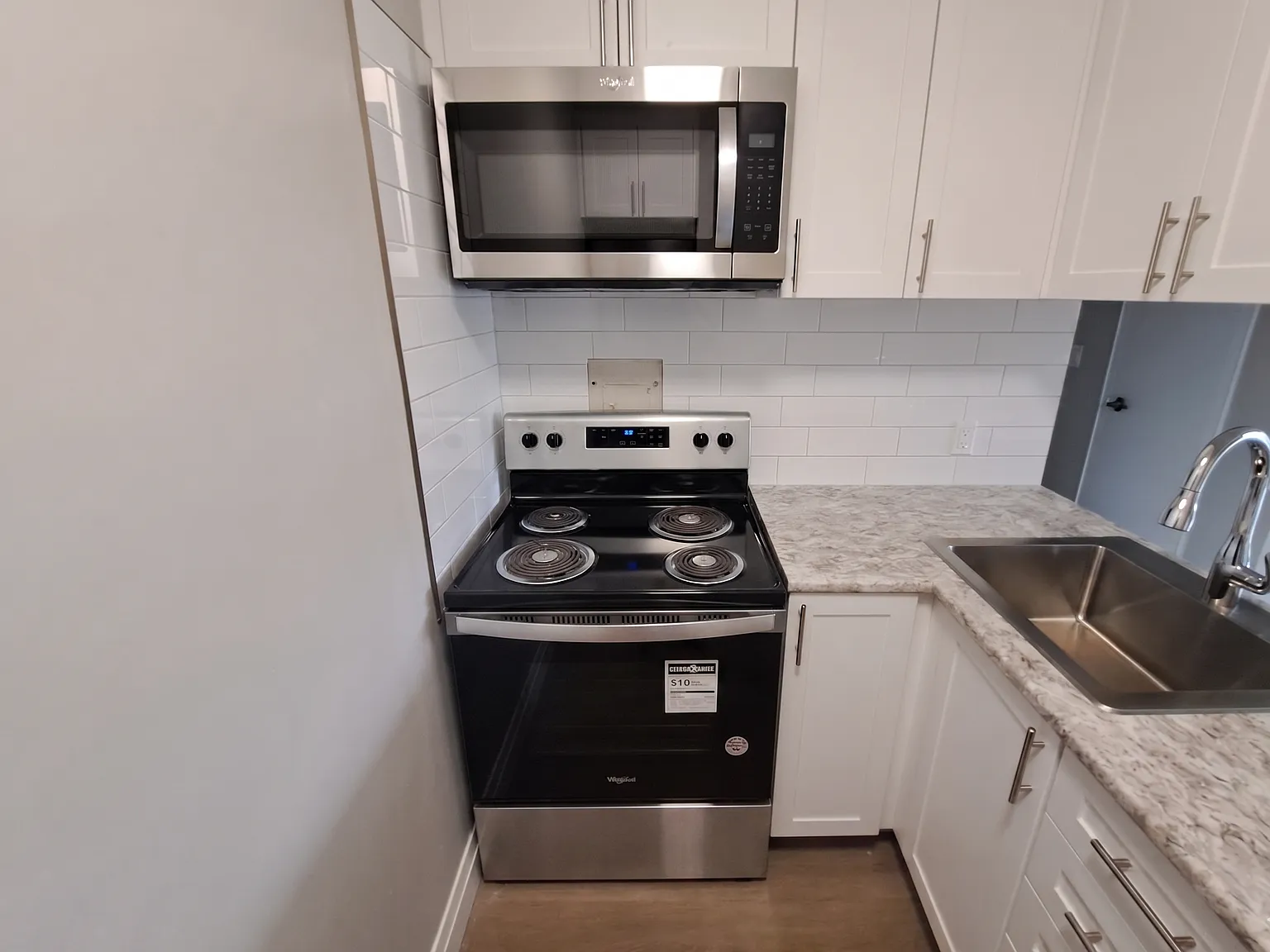 Park Towers Apartments - Choose your rent level - Call for Details - Heat, Water — Photo 1