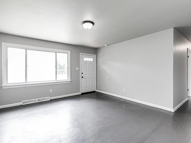 1314 Vinton St — Photo 10