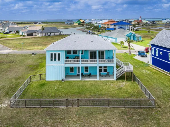 9 Northpointe Dr, Rockport, TX 78382