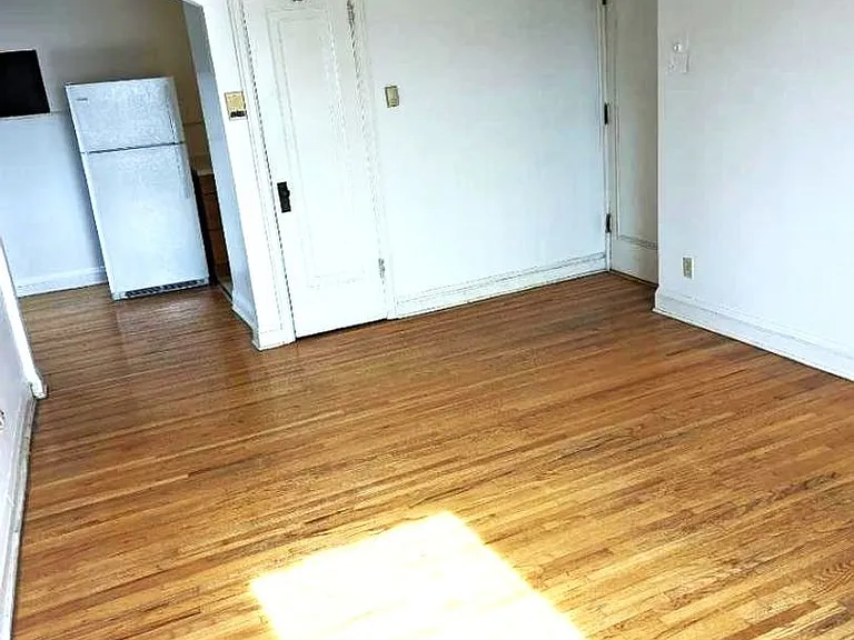 2552 Garfield Ave S — Photo 13