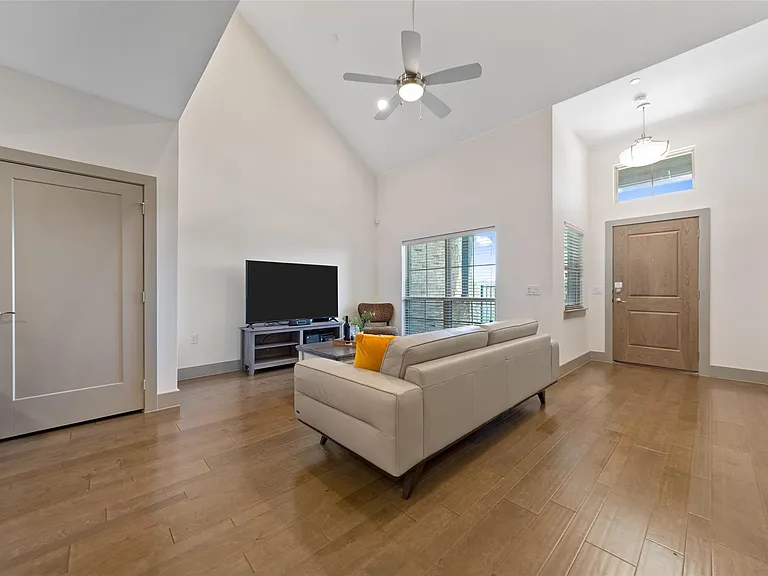 4130 Pequin Dr — Photo 3