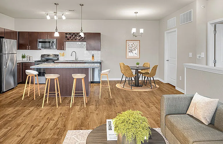 Retreat at Fremaux Town Center Apartments — Photo 7