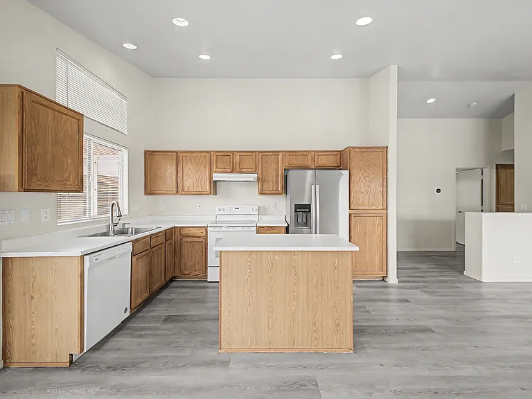 12402 N 41st Ave — Photo 5
