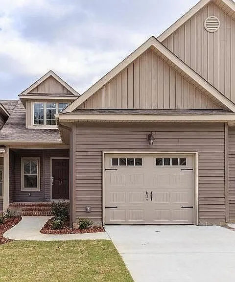 111 Cypress Cir — Photo 1