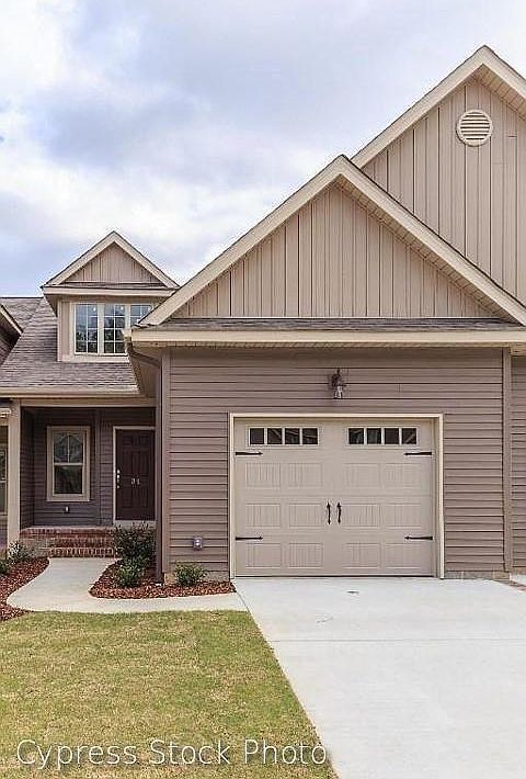 1st image of 111 Cypress Cir
