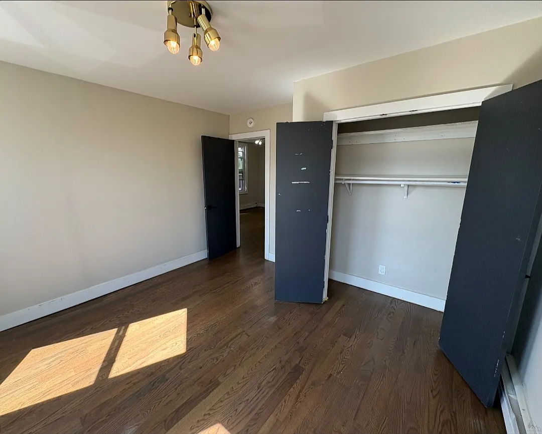 5 bed, $3,200 — Photo 1