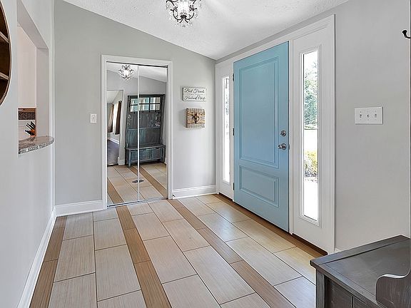 4th image of 19060 Riverview Dr